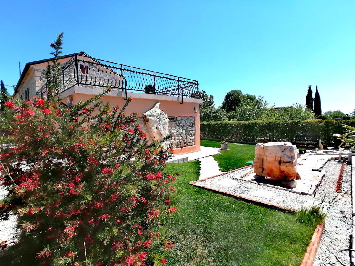Villa Alma Kaštelir Exteriör bild