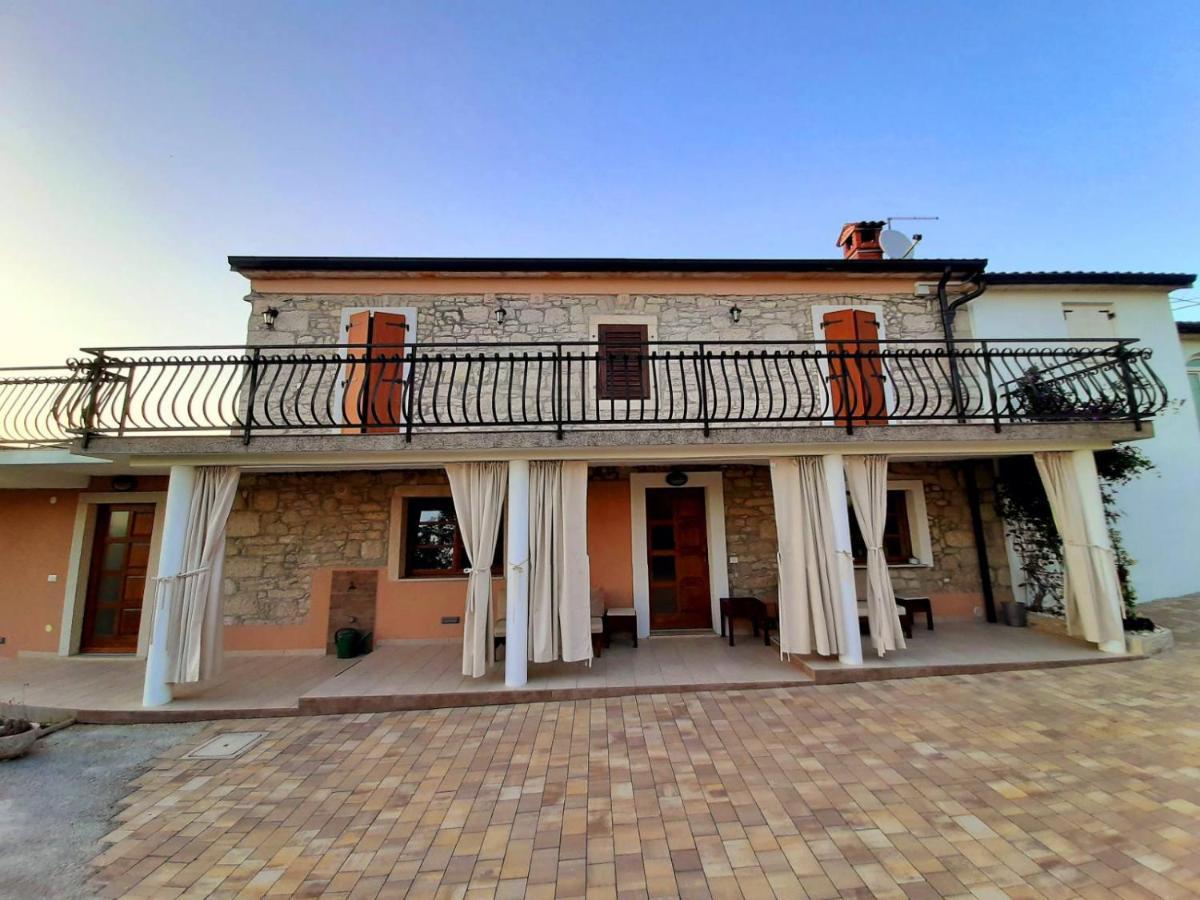 Villa Alma Kaštelir Exteriör bild