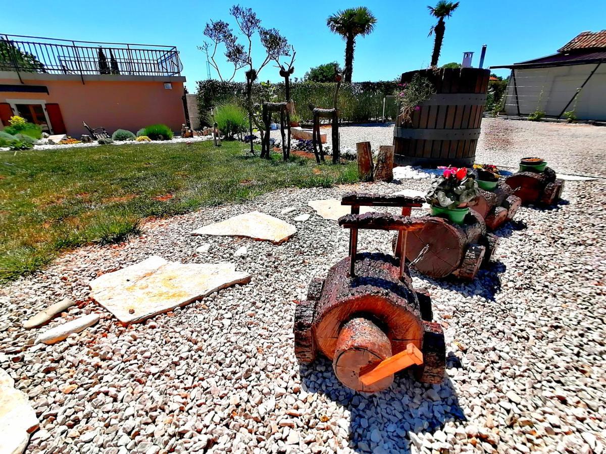 Villa Alma Kaštelir Exteriör bild