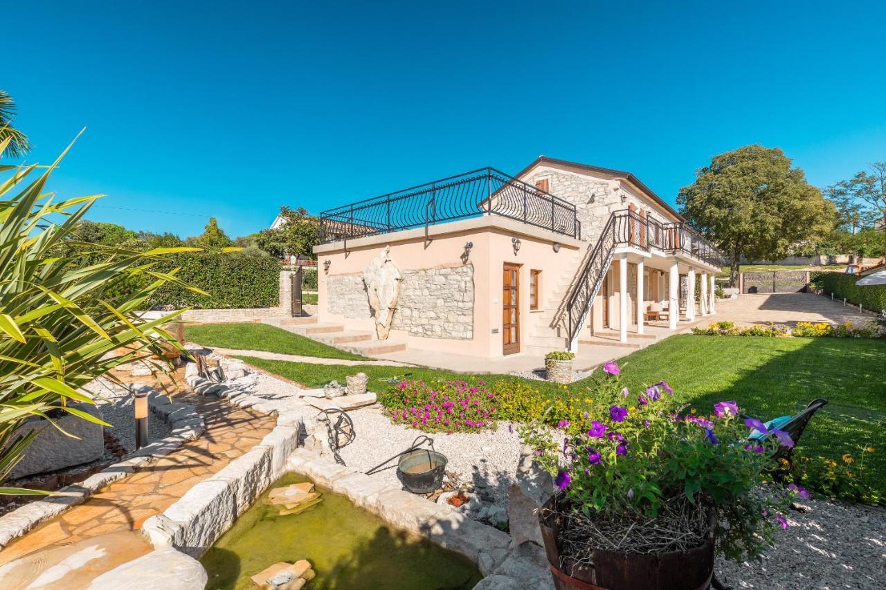 Villa Alma Kaštelir Exteriör bild