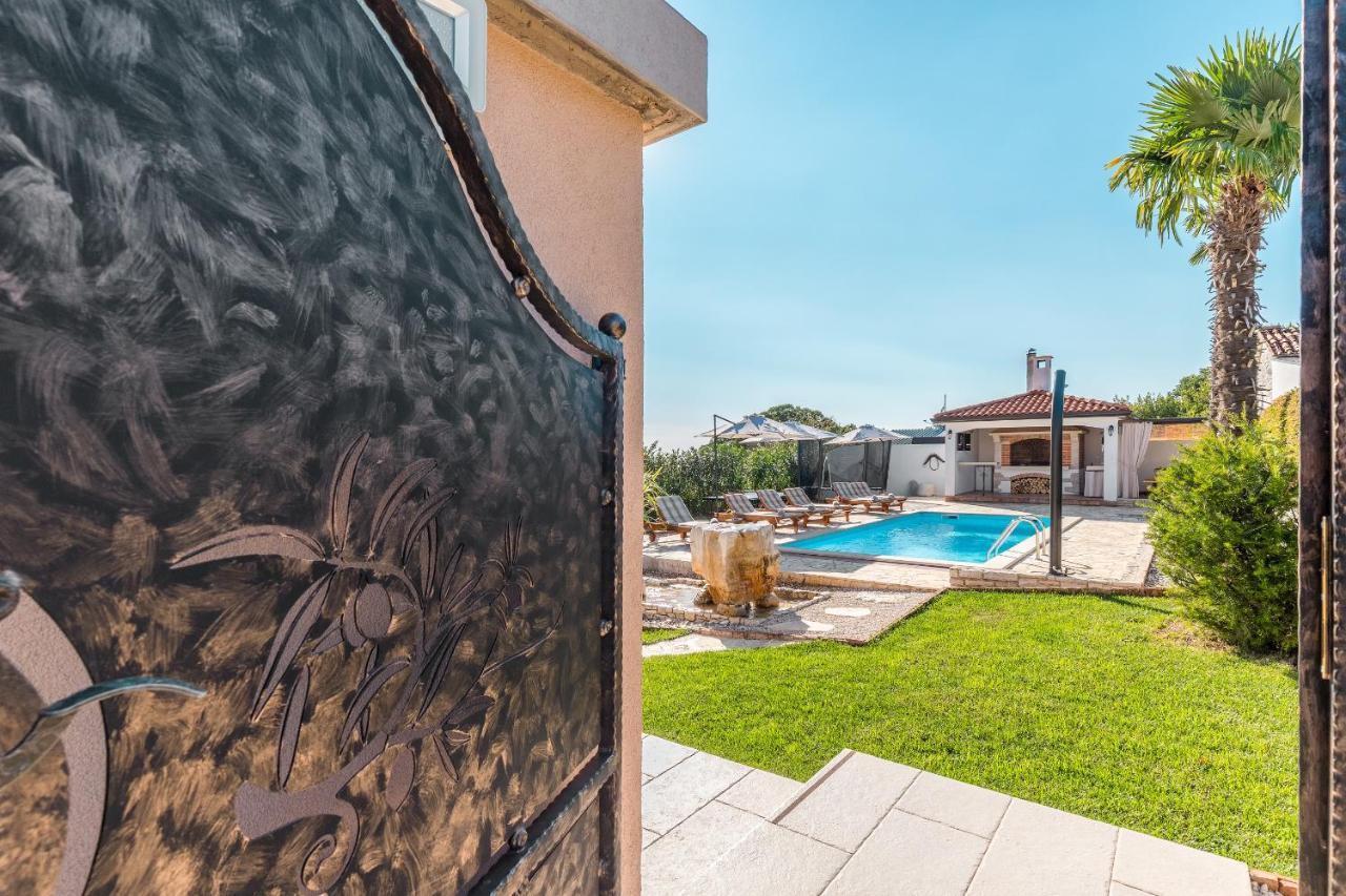 Villa Alma Kaštelir Exteriör bild