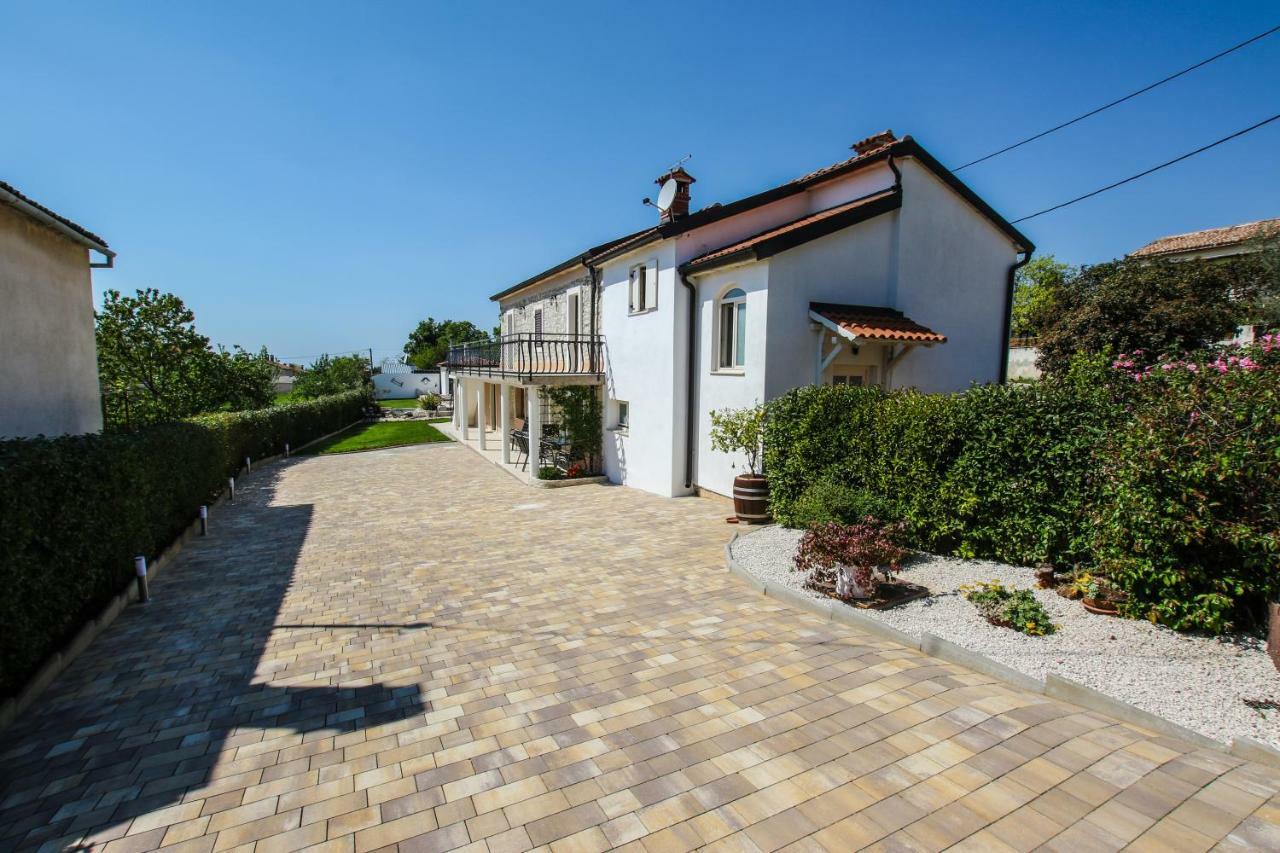 Villa Alma Kaštelir Exteriör bild