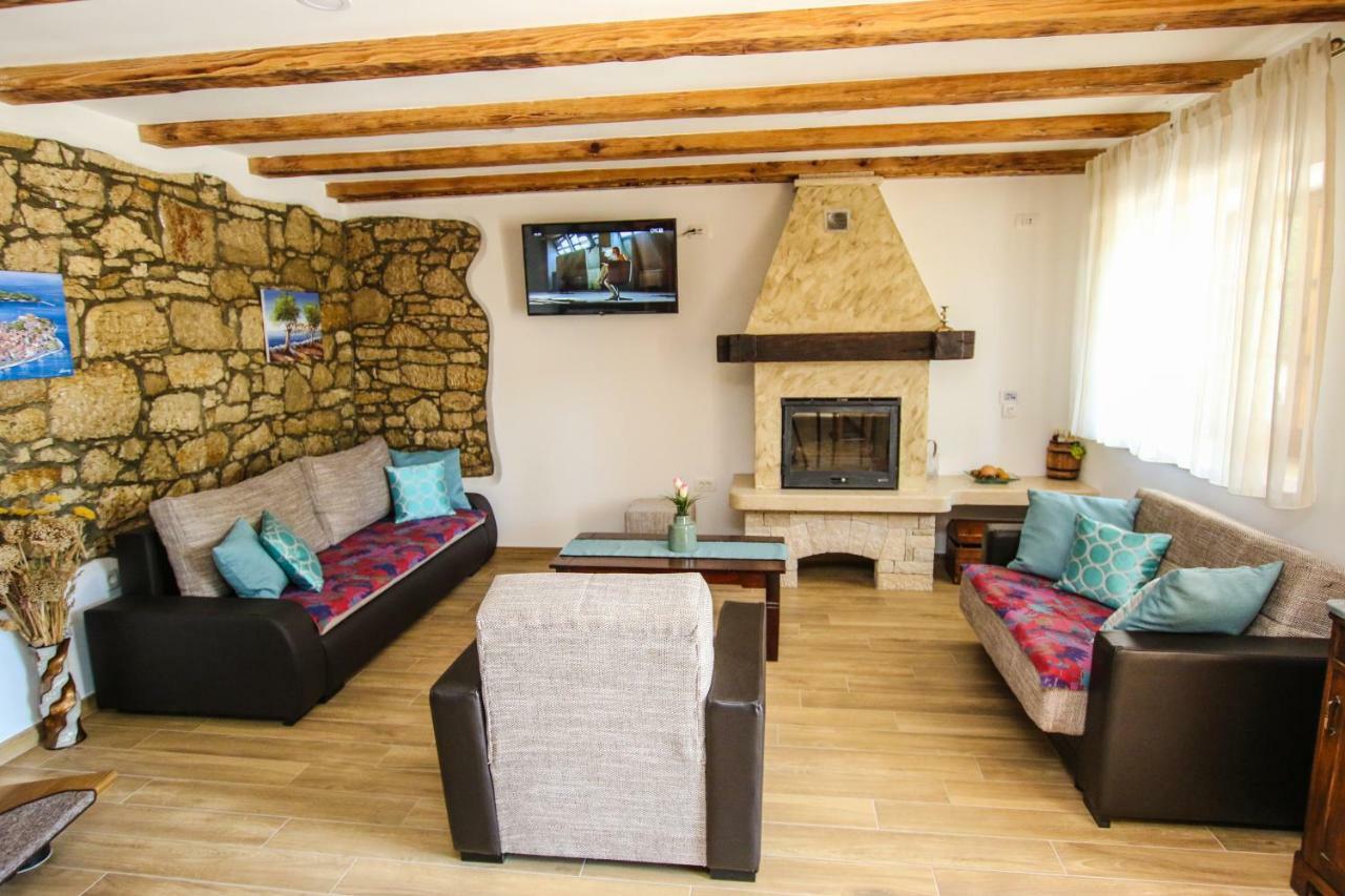 Villa Alma Kaštelir Exteriör bild
