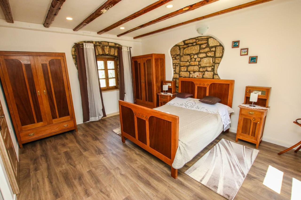 Villa Alma Kaštelir Exteriör bild